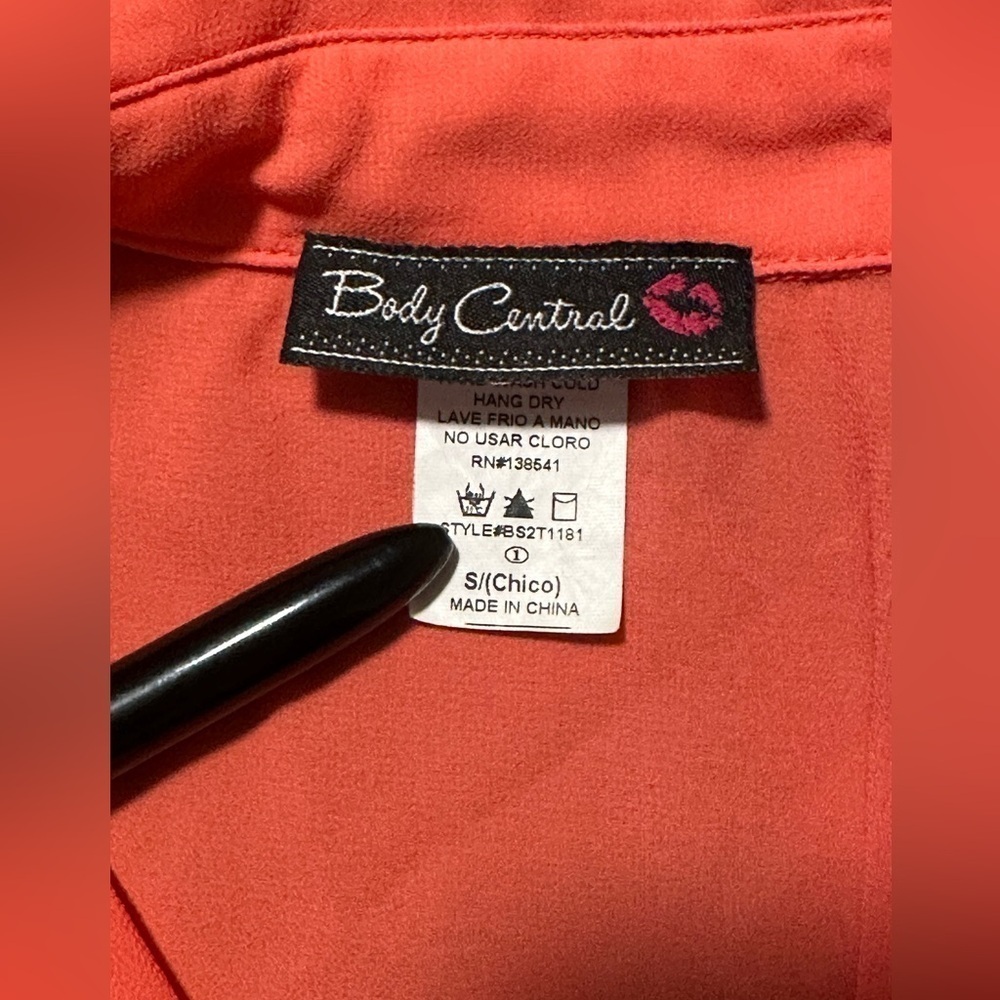Body Central Button Up Collared Sheer Tank - Picture 3 of 4